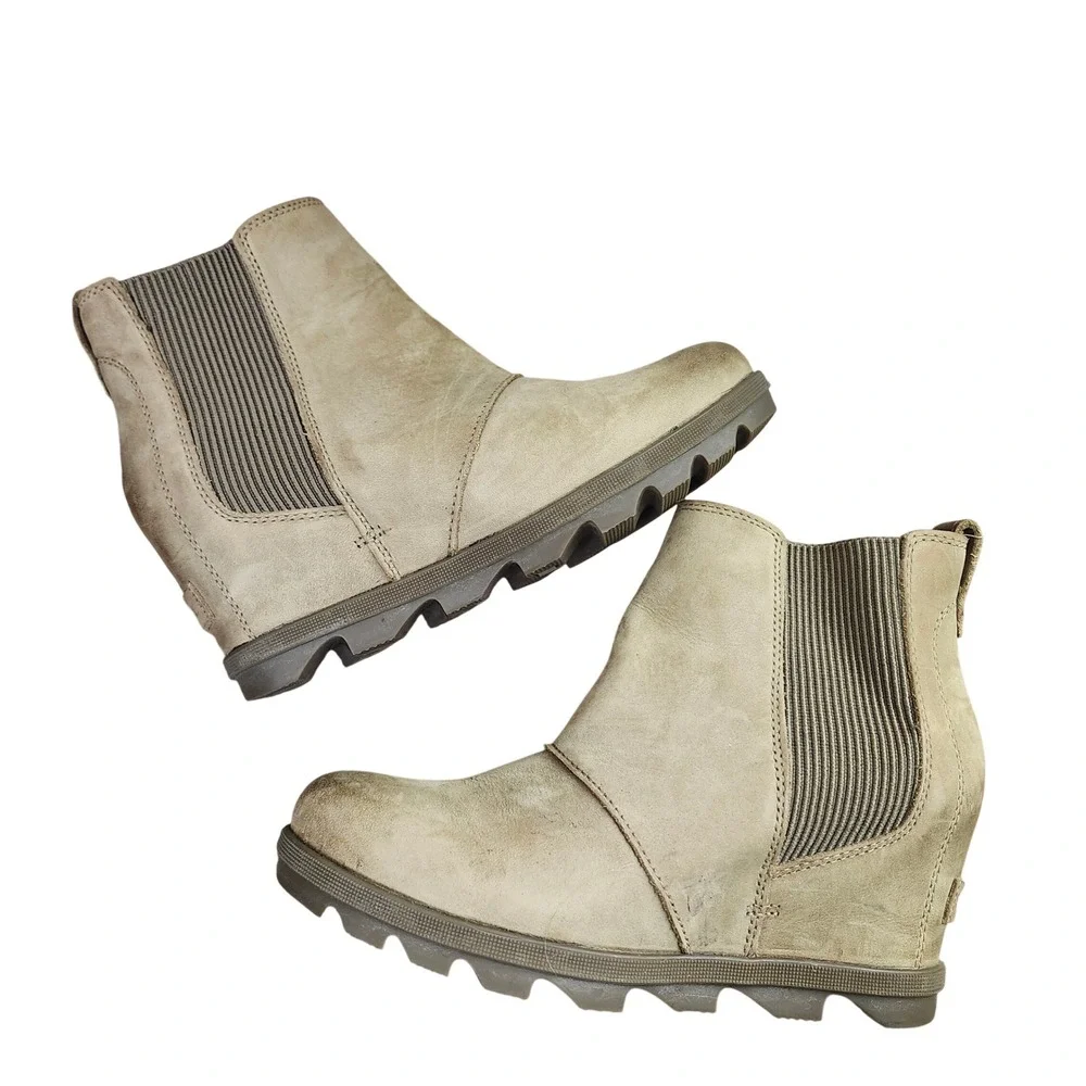 Sorel taupe suede